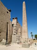 Louxor Temple Colosse Ramses 0003